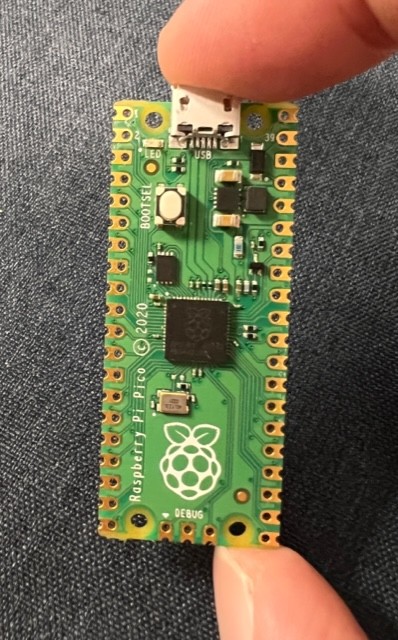 Correct PCB handling by holding the edge